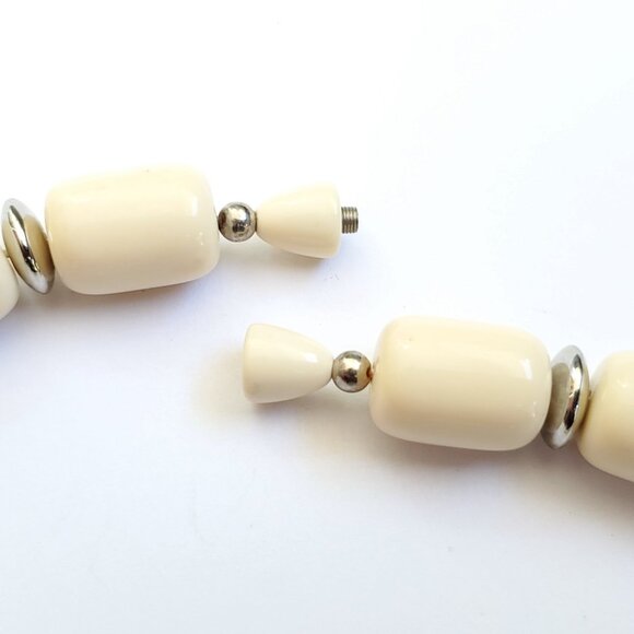Vintage Beaded Necklace Ivory Cream Silver Tone Acrylic MCM Chunky 17" - Picture 3 of 3